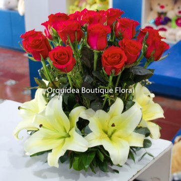 Jardín de 18 Rosas Rojas