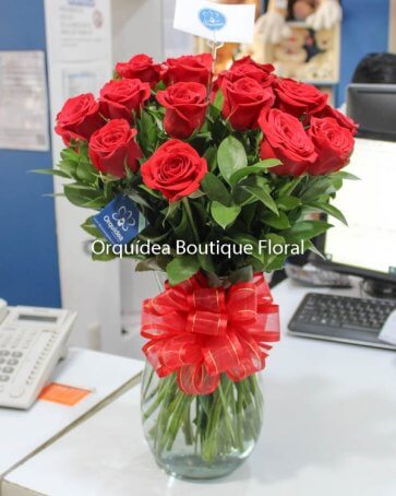 Jarrón de 18 Rosas Rojas